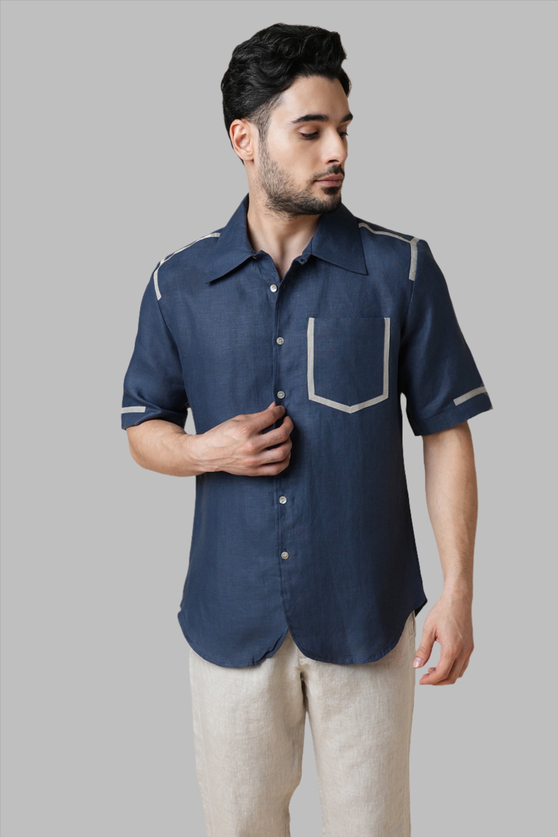 Palm Resort Collar Shirt S is a stylish and comfortable shirt perfect for any occasion. Made with 100% hemp fabric, this shirt features contrast edge details and a resort collar. Choose to button up the collar or leave it open for a casual look. Available in size S.
