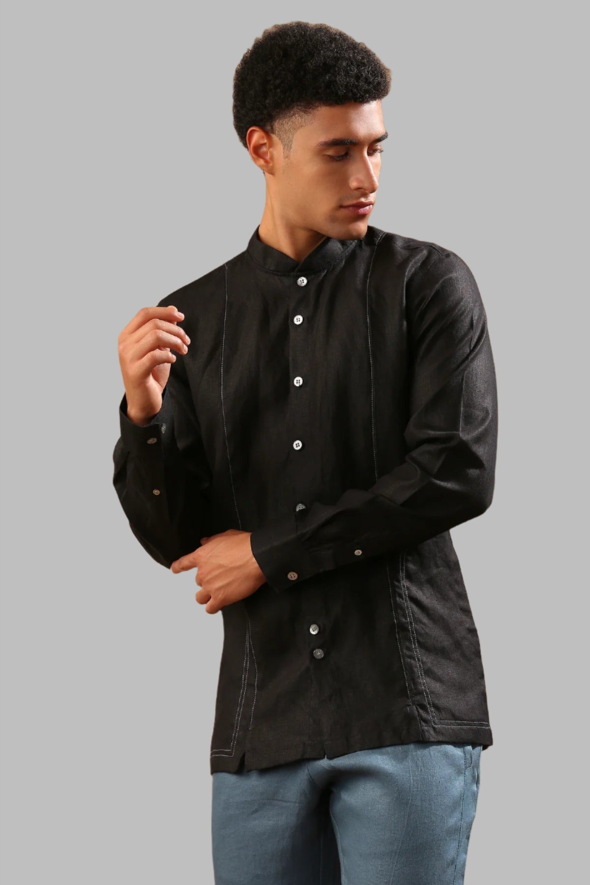 Baobab Bomber Shirt S is a classic fitted shirt with unique contrast thread detailing. Made with 100% hemp, this shirt features side panels and pockets for added style and convenience. Perfect for layering or wearing on its own. Delivery in 5-8 days. Machine wash or dry clean. Made to order.