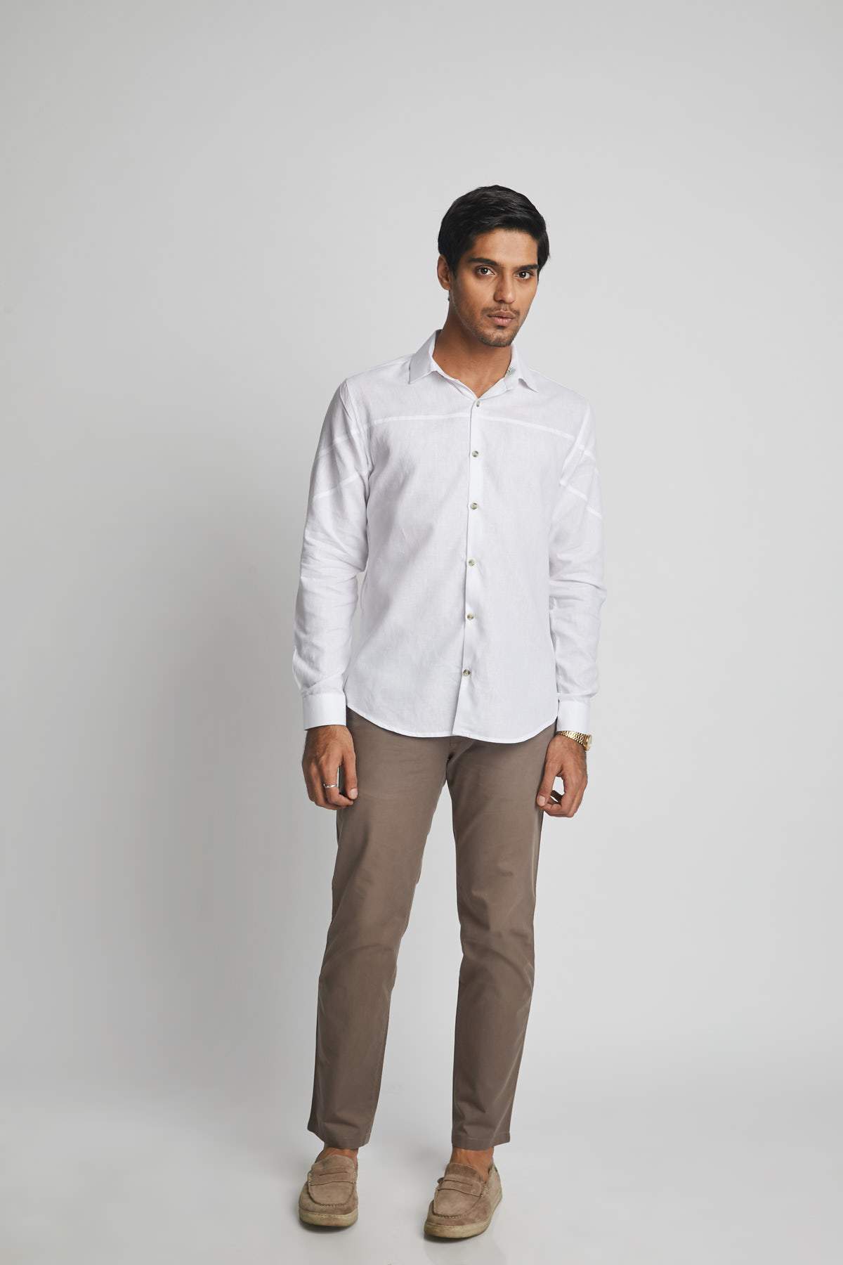 The Galaxy Seam Shirt S by B Label is a classic, reimagined. With contemporary seam details and made of 100% Hemp, this shirt offers a stylish and comfortable fit. Perfect for any occasion, this shirt is a must-have for your wardrobe.