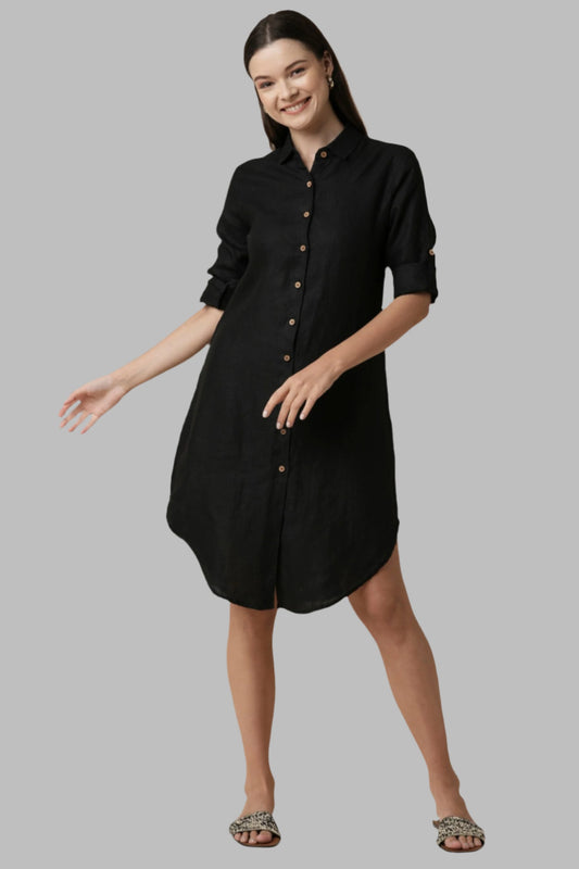 Black Fern Shirt Dress for Women is a fashionable and sustainable choice. Made with 100% hemp, it is breathable and comfortable. This elegant collared dress features a box fit and buttons down the front. With its versatile long sleeves and round cut at the hem, this dress is perfect for both work and after-hours events. Stand out in style with this environmentally-friendly clothing option from B Label.